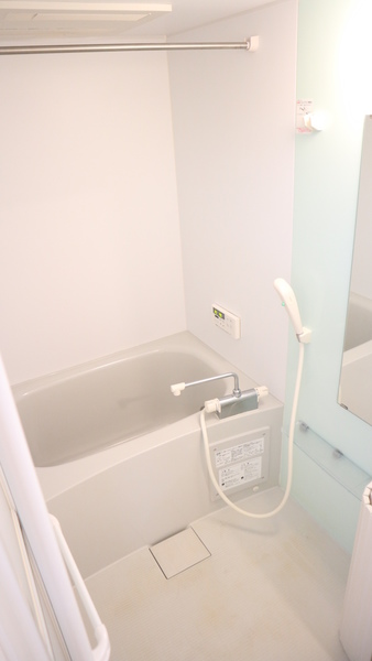 バス・シャワールーム　※別部屋参考写真