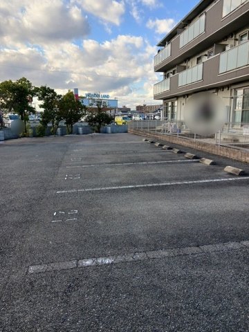 駐車場　駐車場に車を止められます