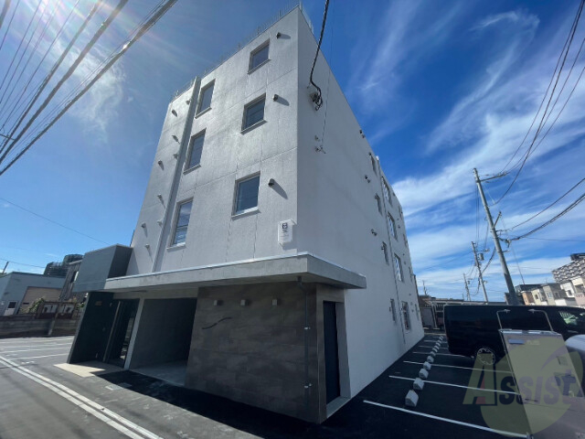 建物外観　札幌市西区八軒５条「ＧＬＡＳＳ　ＭＡＲＥ　ＨＡＣＨＩＫＥＮ」