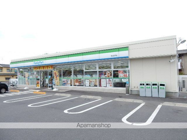 コンビニ　ファミリーマート万倍店（コンビニ）まで582m