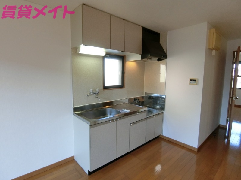 キッチン　同物件別部屋写真