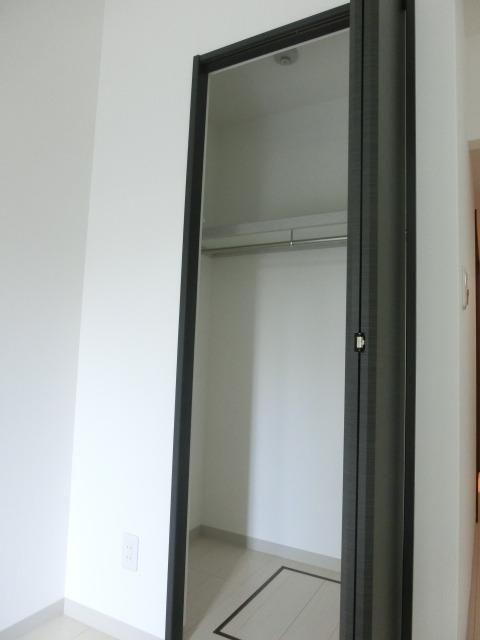 その他設備　奥行きのあるクローゼット