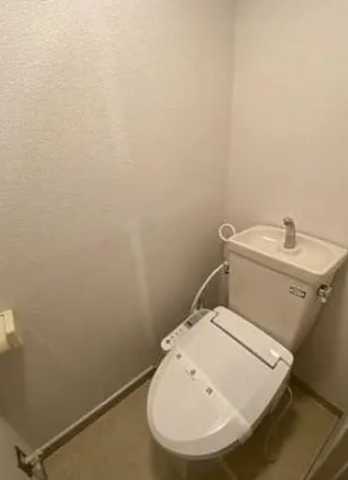 トイレ　別部屋の参考写真で御座います。