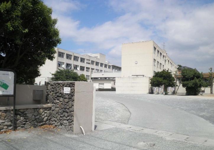 中学校　福岡市立三宅中学校（中学校）まで555m