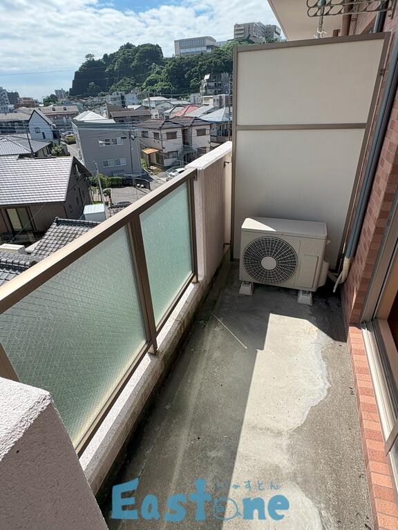 バルコニー　南東向きで洗濯物も乾きやすい