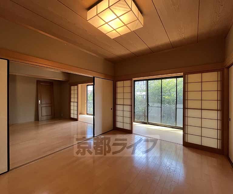 居室・リビング　ひろびろとした居室です。ゆったりくつろげますね。
