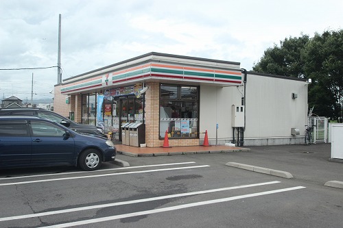 コンビニ　セブンイレブン日高旭ケ丘店（コンビニ）まで277m