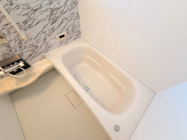 バス・シャワールーム　広めのお風呂は一日の疲れを癒してくれます。