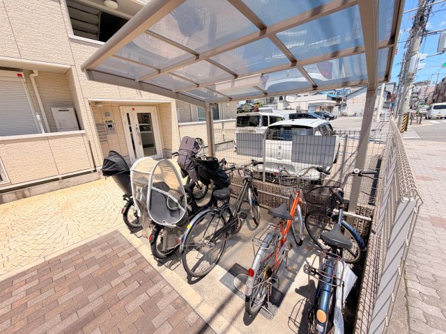 駐車場　敷地内には入居者専用の駐輪スペースもあります。