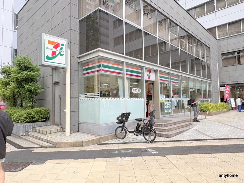 コンビニ　セブン-イレブン 大阪堺筋本町駅前店（コンビニ）まで130m