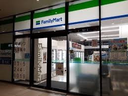 コンビニ　ファミリーマート（コンビニ）まで210m