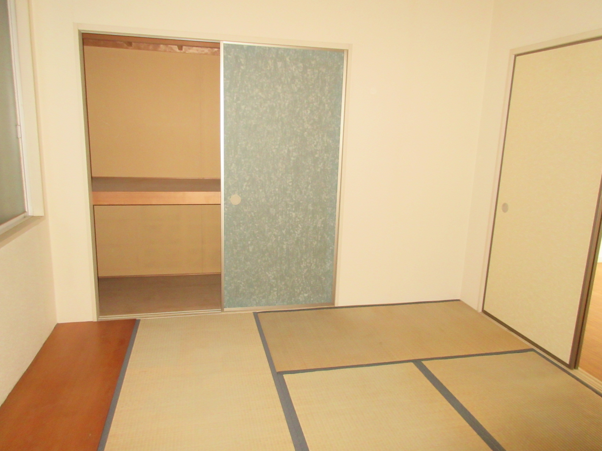 収納　収納は1.5間あります　半面タイプで写真はC１０２号室のもの