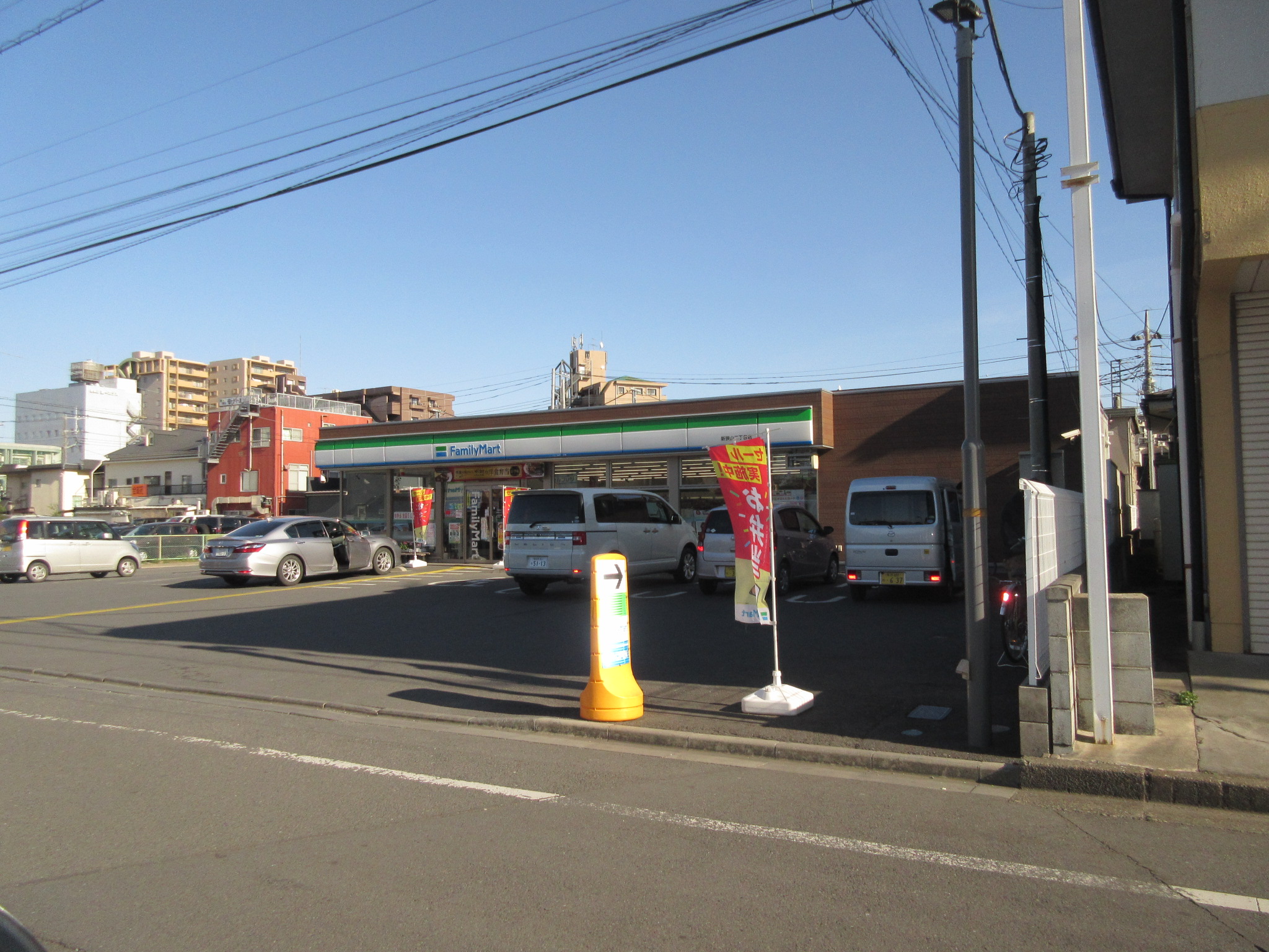 コンビニ　ファミリーマート新狭山二丁目店（コンビニ）まで747m