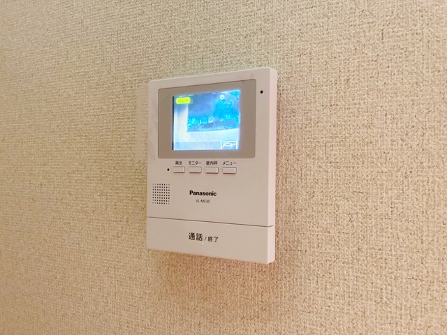 セキュリティ　女性の方でも安心のモニター付きインターフォン♪
