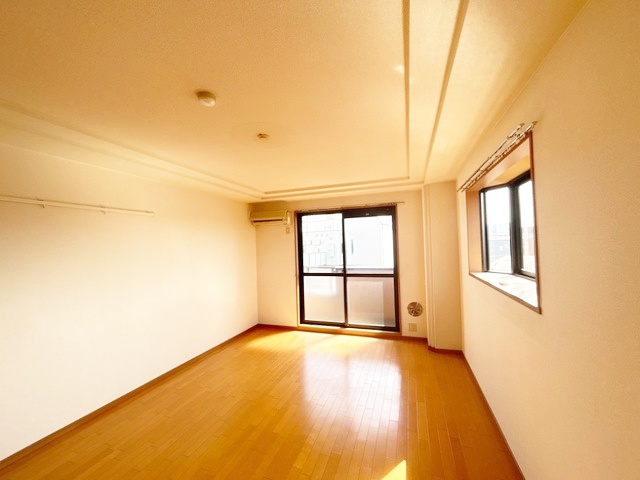 居室・リビング　開放感のあるゆったりとしたお部屋です♪