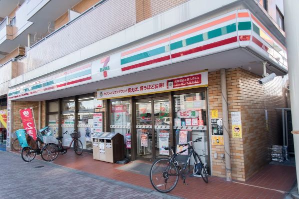 コンビニ　セブンイレブン大田区石川町2丁目店（コンビニ）まで319m