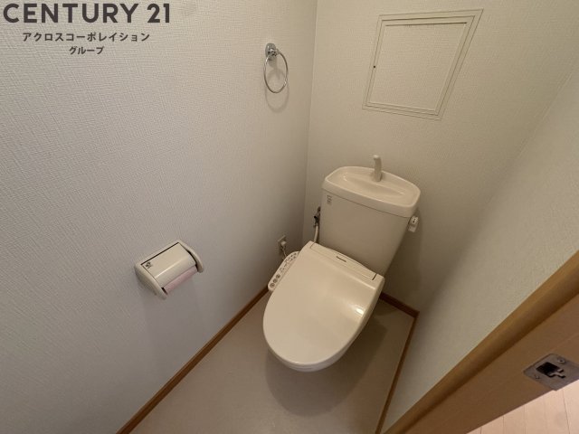 トイレ　温水洗浄便座付きのトイレです♪