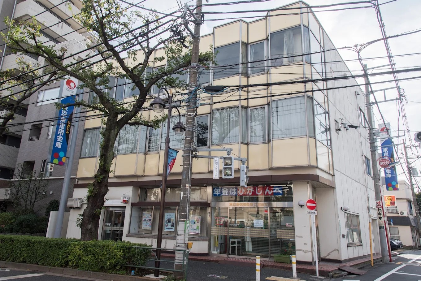 銀行　東京東信用金庫江古田支店（銀行）まで352m