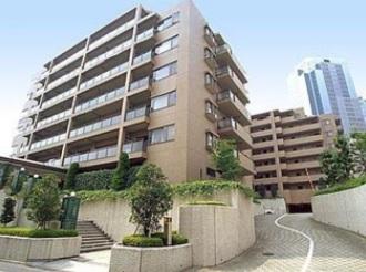 建物外観　鉄筋コンクリート造のがっちりとした建物。