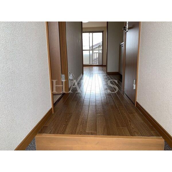 玄関　同物件別部屋です。