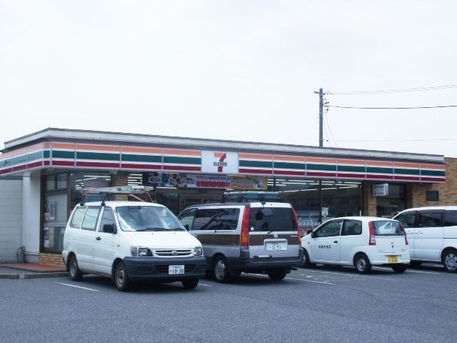 コンビニ　セブンイレブン（コンビニ）まで132m