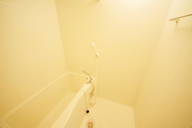 バス・シャワールーム　★バス・トイレ別でゆったりできます★
