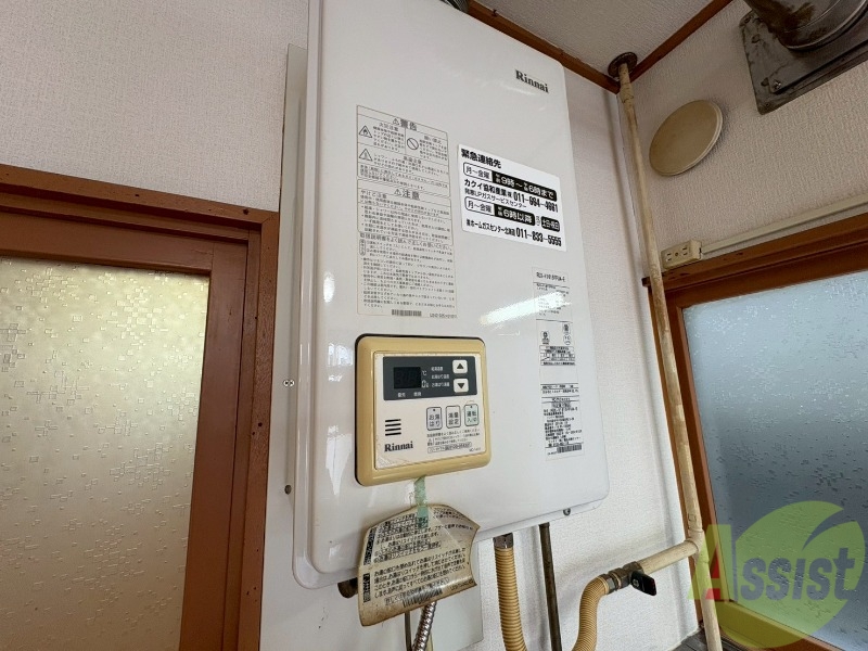 その他設備　給湯器は簡単操作で温度調整ができますよ。