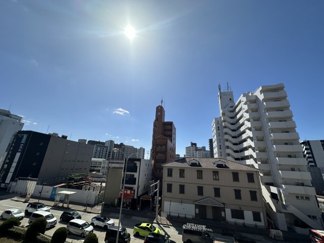 眺望　401号室の室内写真を同型として掲載。現況優先。