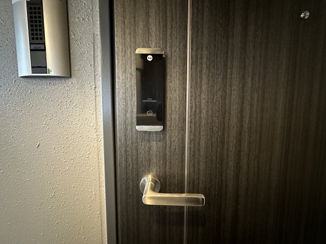 セキュリティ　401号室の室内写真を同型として掲載。現況優先。