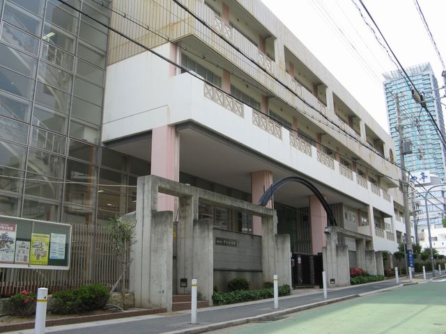小学校　神戸市立中央小学校（小学校）まで913m