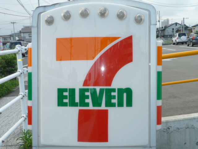 コンビニ　セブンイレブン北仙台駅前店（コンビニ）まで107m