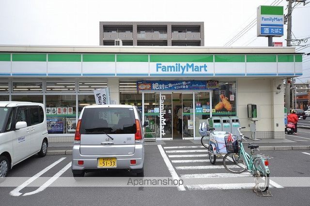 コンビニ　ファミリーマート（コンビニ）まで383m