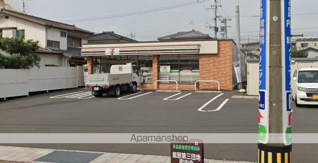 コンビニ　セブンイレブン（コンビニ）まで774m