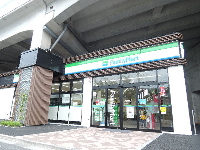 コンビニ　ファミリーマート石神井公園駅西店（コンビニ）まで509m