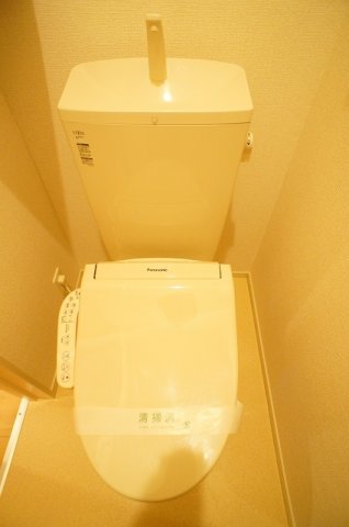 東武伊勢崎線 世良田駅 徒歩23分 2階建 築9年のトイレ写真