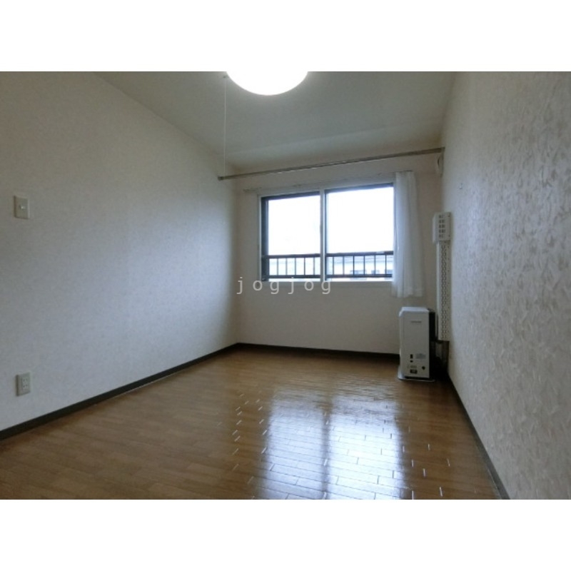 その他部屋・スペース　日当たりの良い明るいお部屋です。