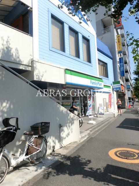 コンビニ　ファミリーマート王子神谷駅前店（コンビニ）まで63m