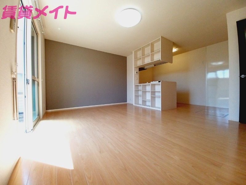 居室・リビング　別部屋反転写真