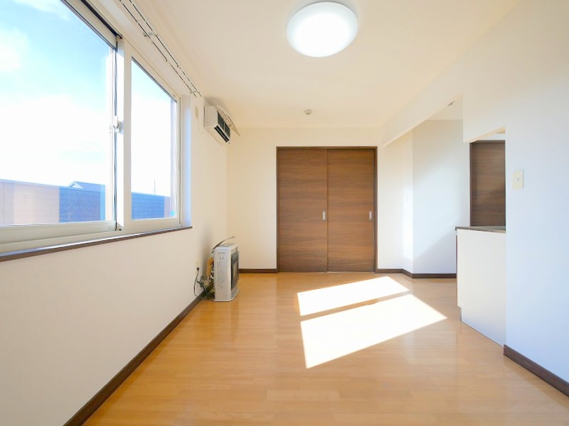居室・リビング　温かみのある内装のお部屋です♪