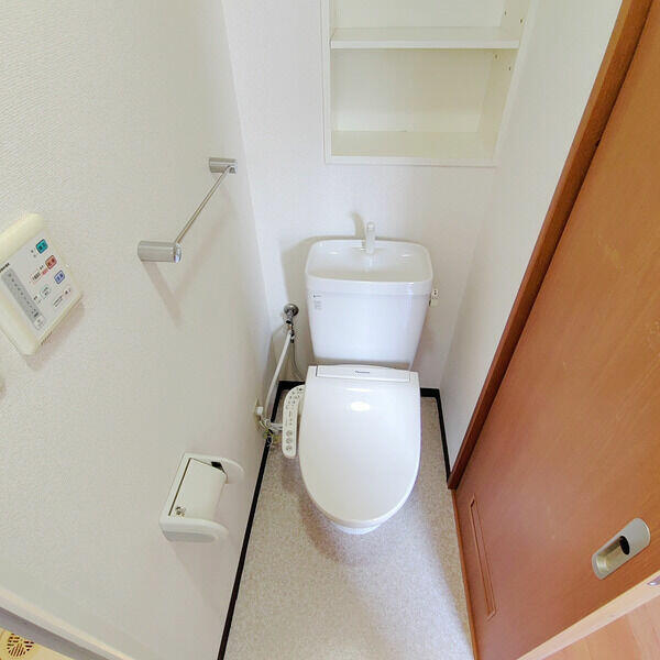 都営三田線 西高島平駅 徒歩6分 2階建 築21年のトイレ写真