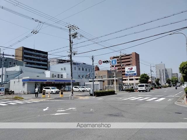 コンビニ　ローソン（コンビニ）まで128m