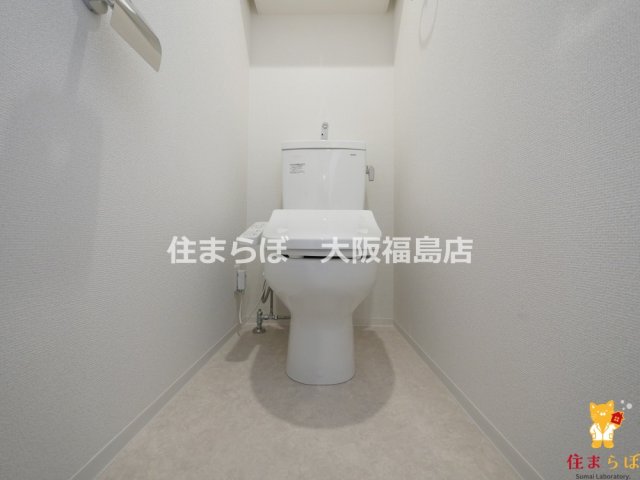 阪急神戸線 十三駅 徒歩5分 15階建 築1年のトイレ写真