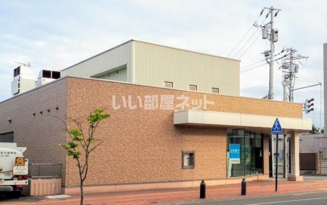 郵便局　富良野郵便局（郵便局）まで1854m