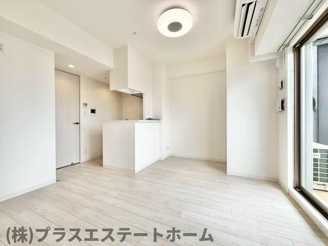 ソルテラスKOBE新長田駅前の居間写真