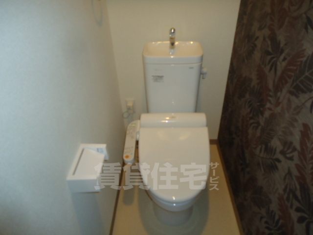 阪神本線 尼崎駅 徒歩7分 3階建 築12年のトイレ写真