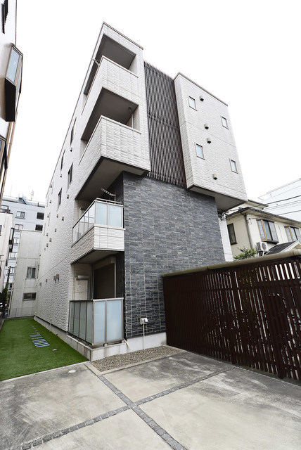 建物外観　４階建ての賃貸マンション