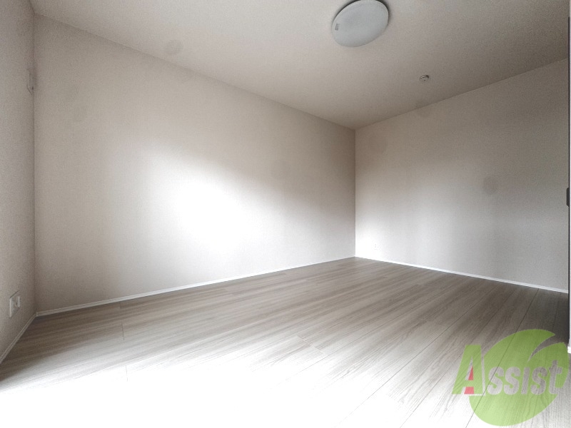 その他部屋・スペース　お部屋が広いので、ベッドを置いても狭く感じないです。