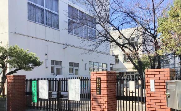 小学校　荒川区立第四峡田小学校（小学校）まで295m