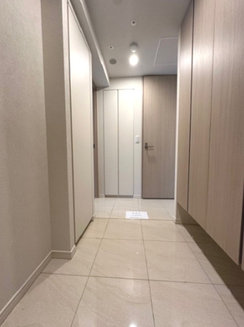 玄関　※別部屋の参考写真です。