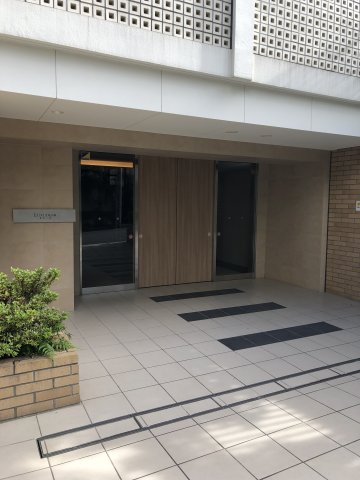 エントランス　建物の内部です